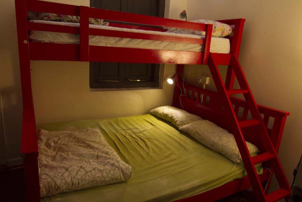 Sleepy Sam's Hotel 2*