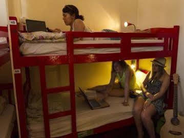 Sleepy Sam's Hotel 2*